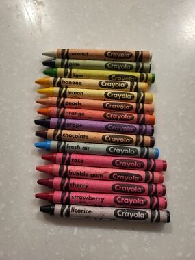 Lot of 15 Vintage Crayola Magic Scent Crayons-USED